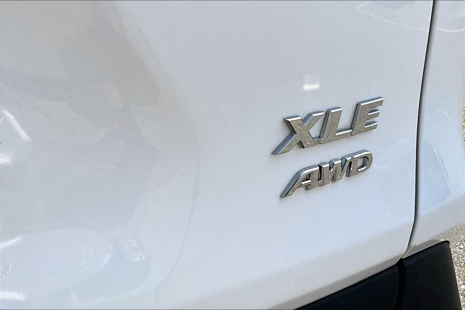 2022 Toyota RAV4 XLE - Photo 29