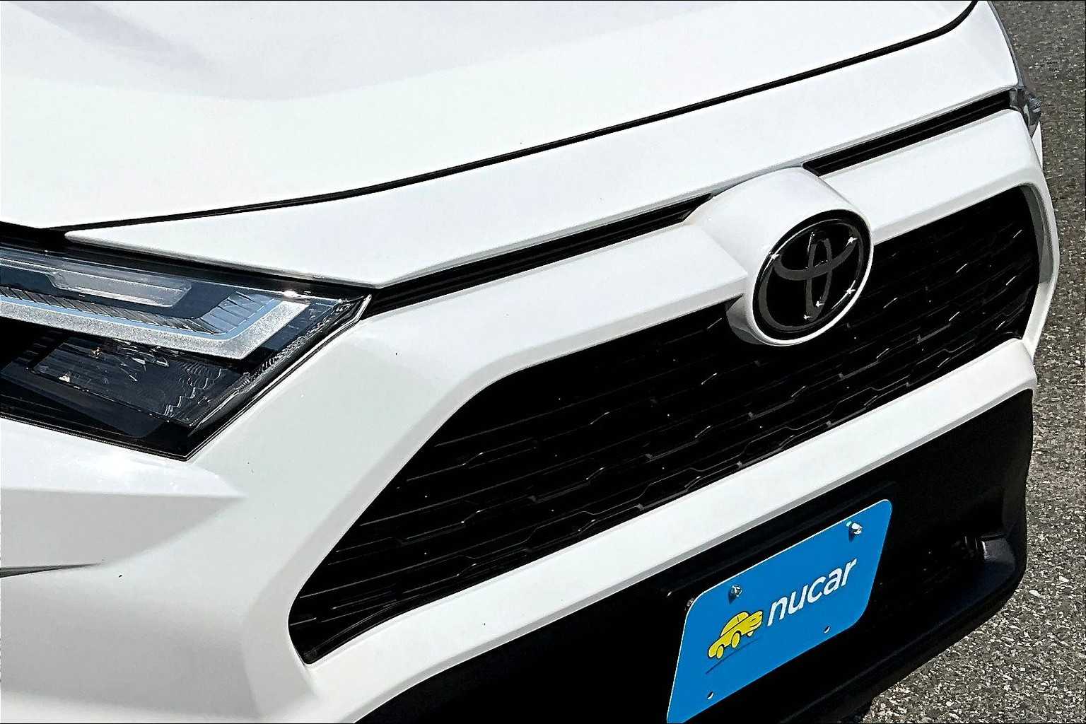 2022 Toyota RAV4 XLE - Photo 32