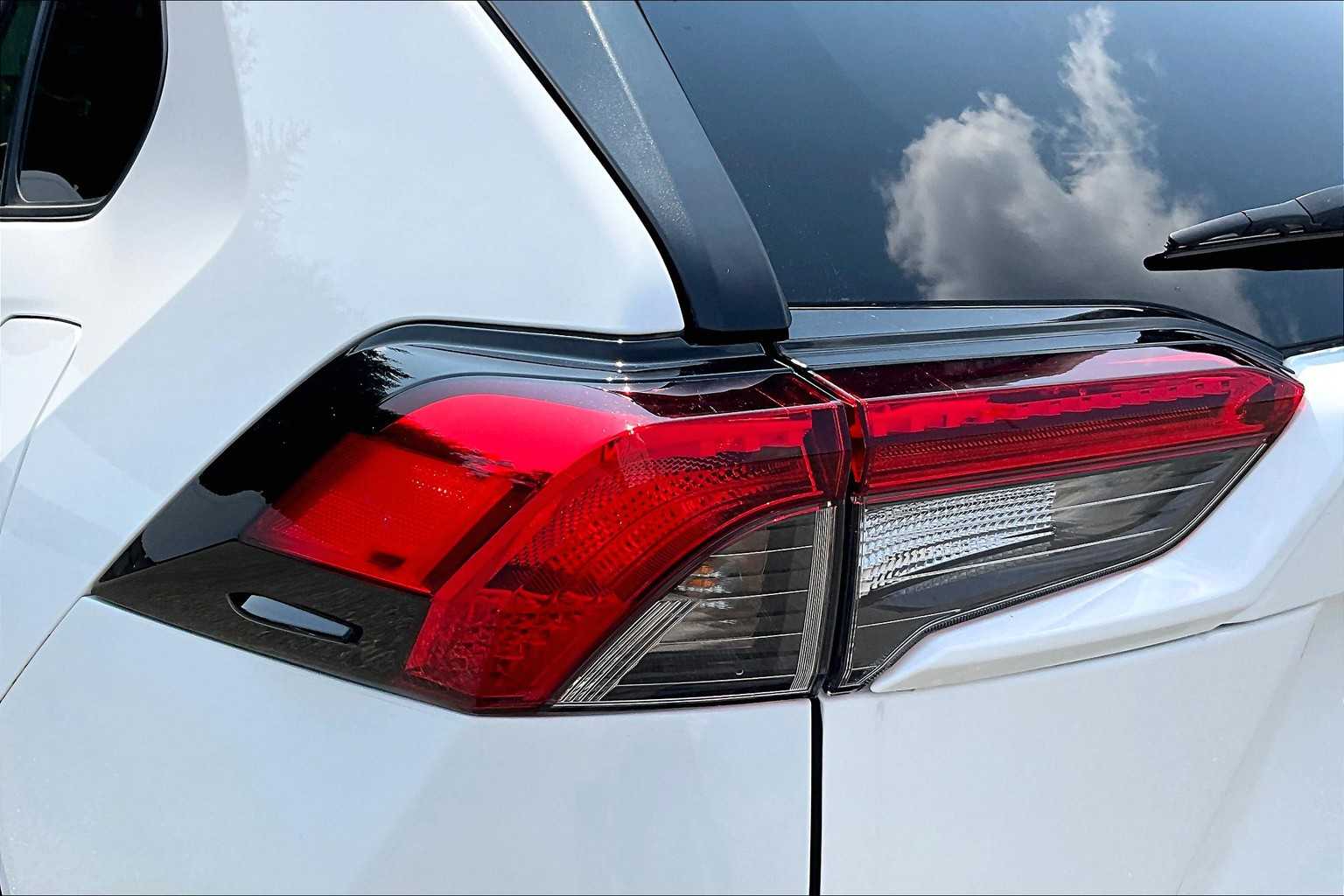 2022 Toyota RAV4 XLE - Photo 34