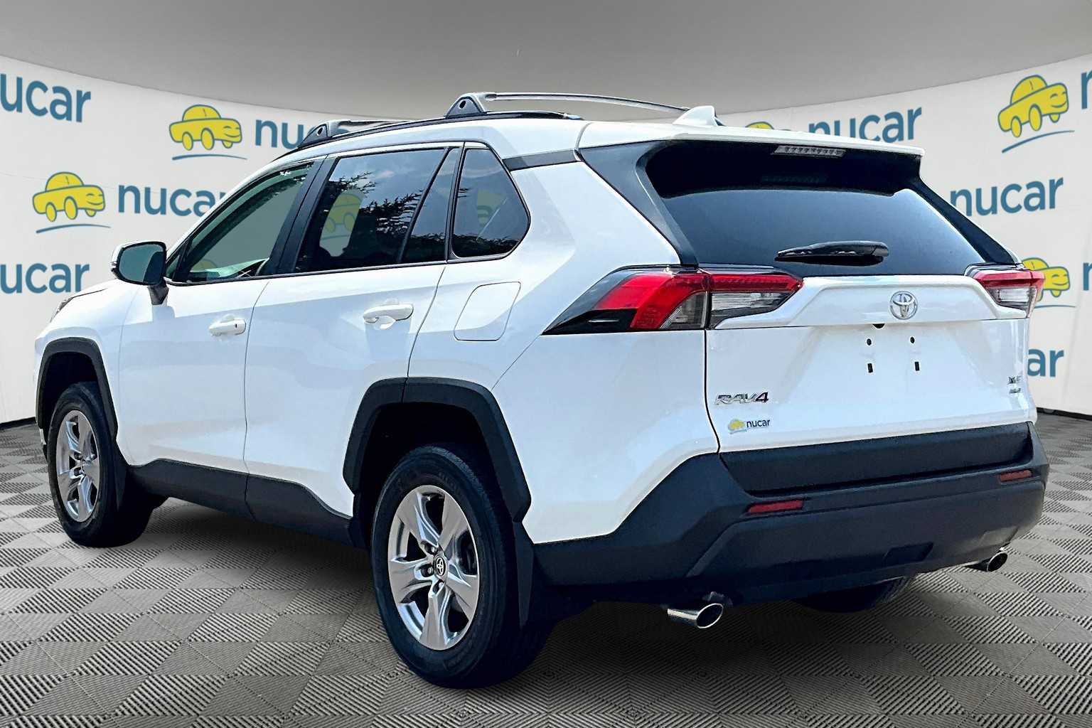 2022 Toyota RAV4 XLE - Photo 4