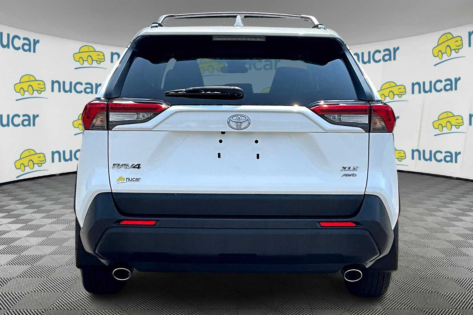 2022 Toyota RAV4 XLE - Photo 5