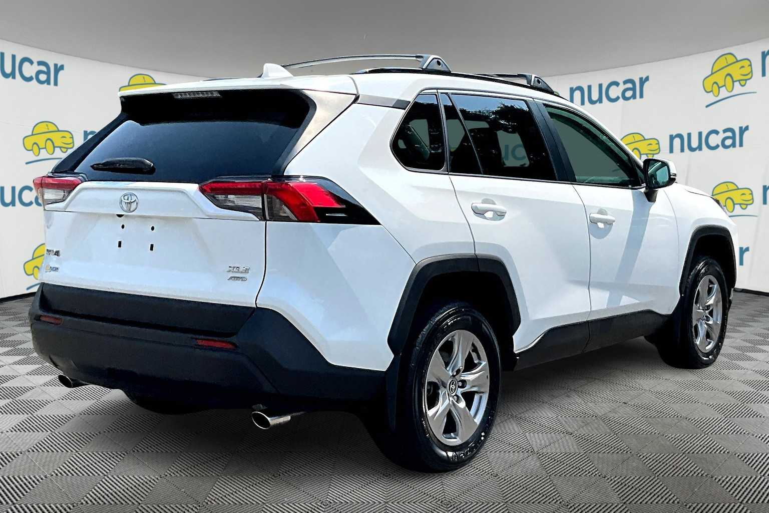 2022 Toyota RAV4 XLE - Photo 6