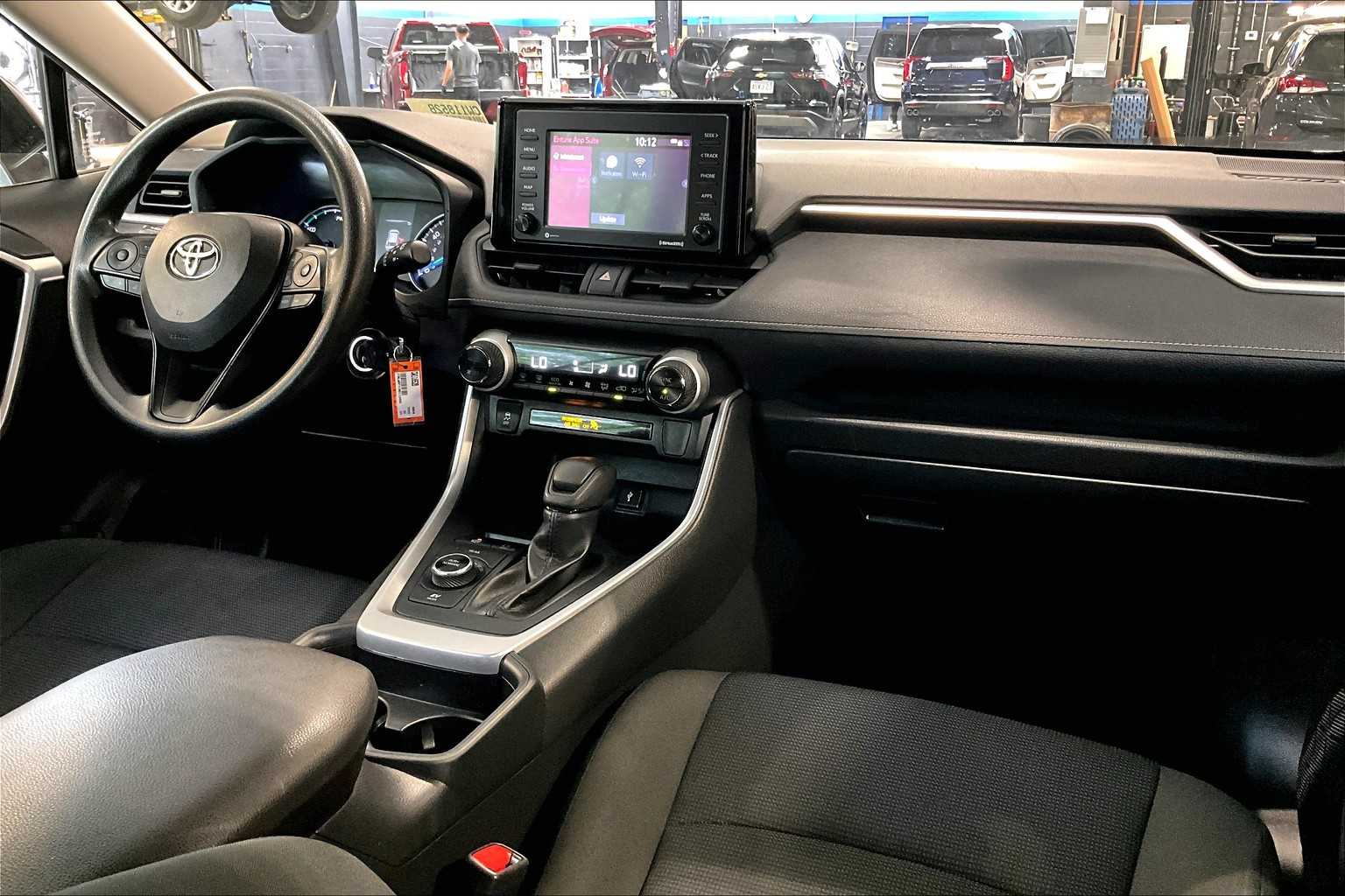 2021 Toyota RAV4 Hybrid LE - Photo 14