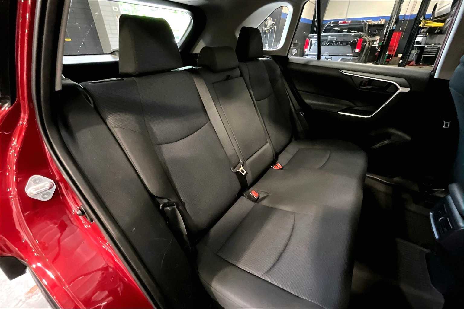 2021 Toyota RAV4 Hybrid LE - Photo 16