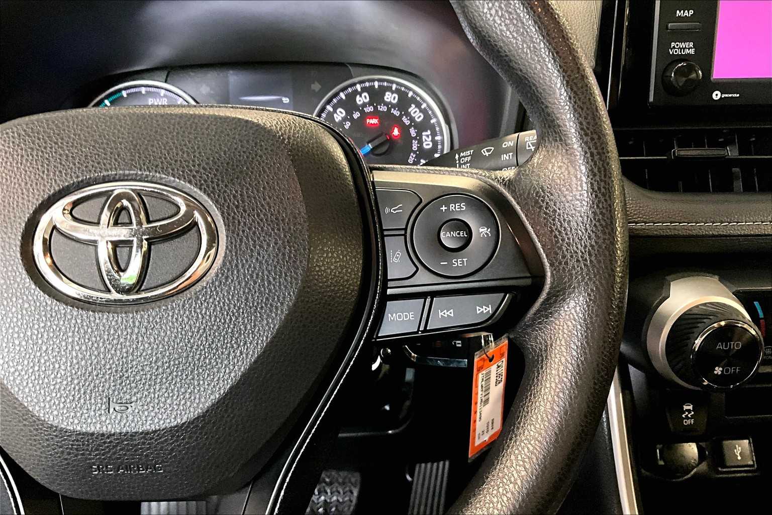 2021 Toyota RAV4 Hybrid LE - Photo 25