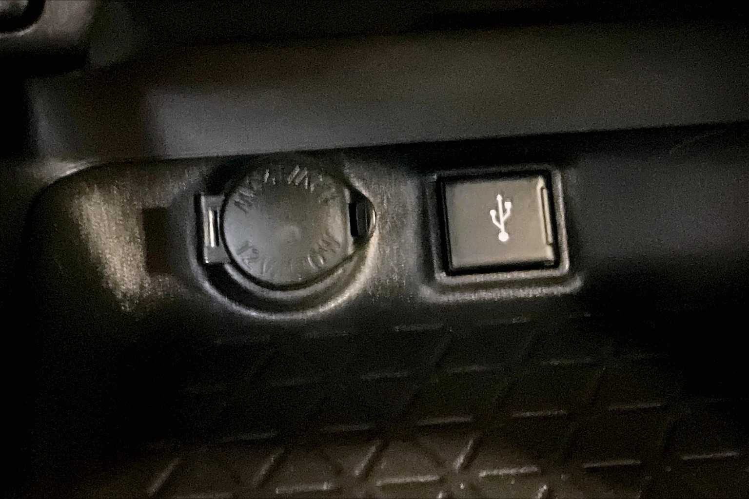 2021 Toyota RAV4 Hybrid LE - Photo 27