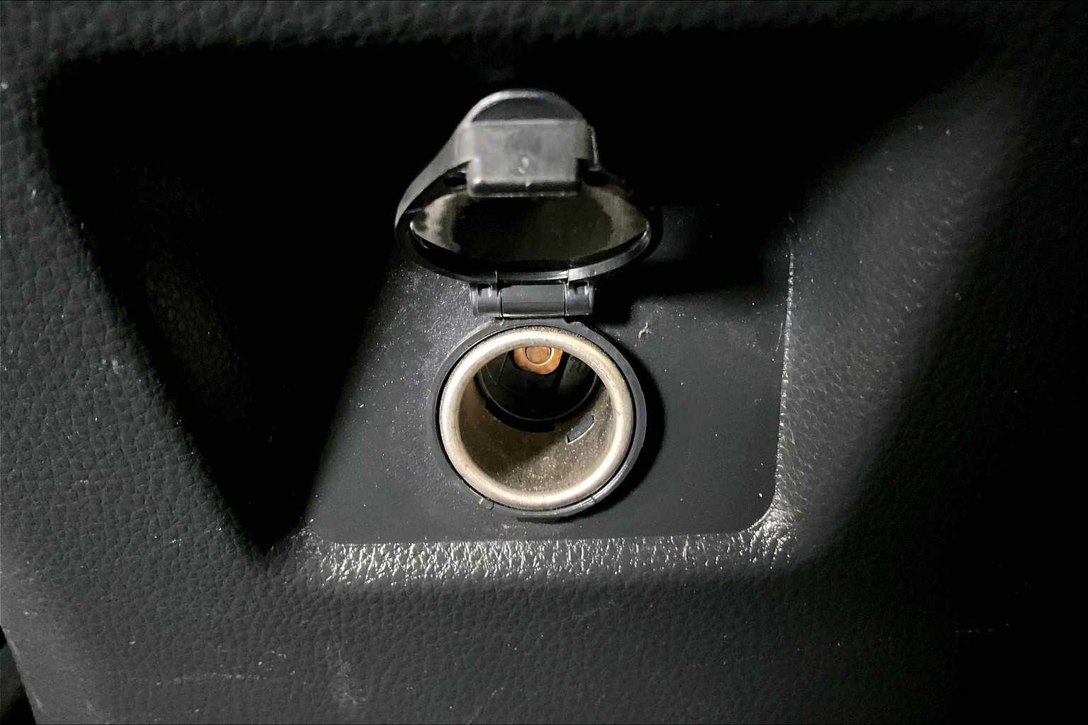 2021 Toyota RAV4 Hybrid LE - Photo 28