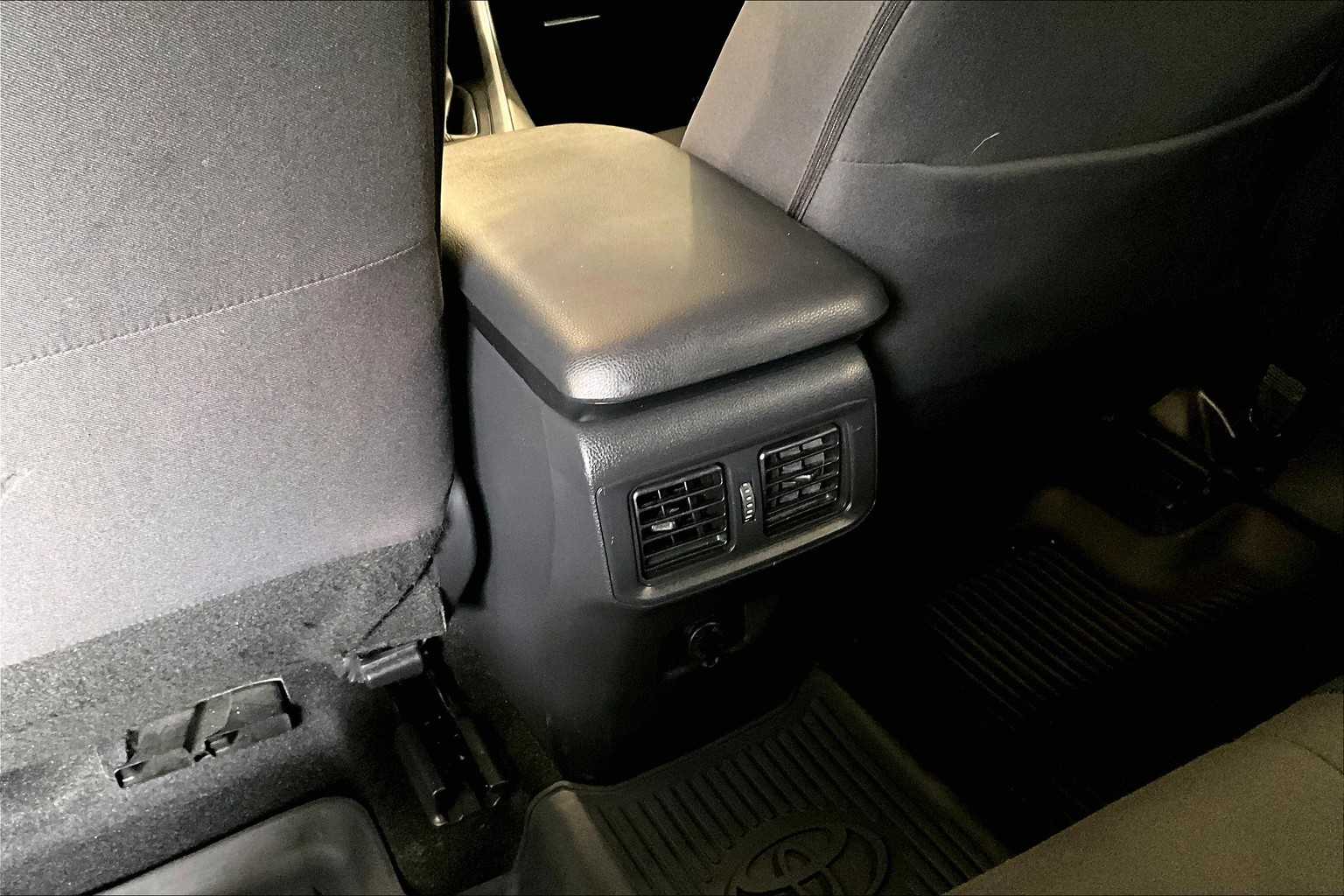 2021 Toyota RAV4 Hybrid LE - Photo 29