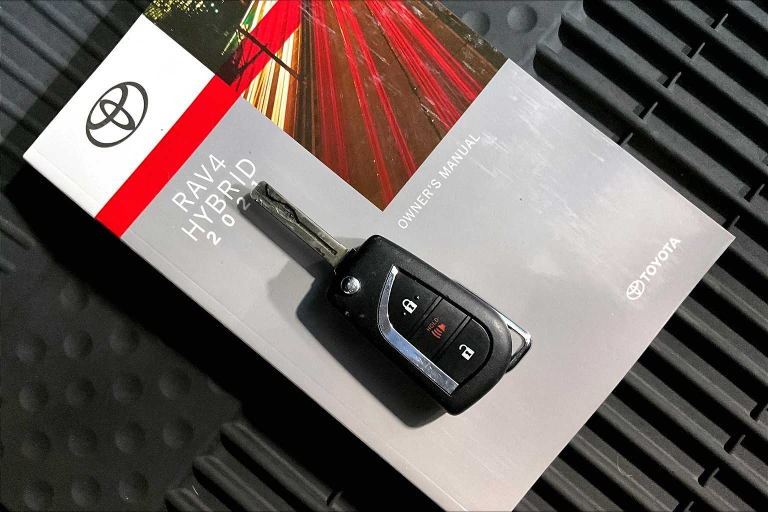 2021 Toyota RAV4 Hybrid LE - Photo 32