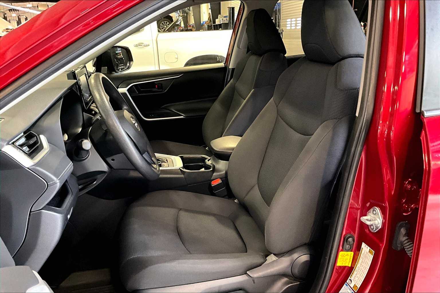 2021 Toyota RAV4 Hybrid LE - Photo 10