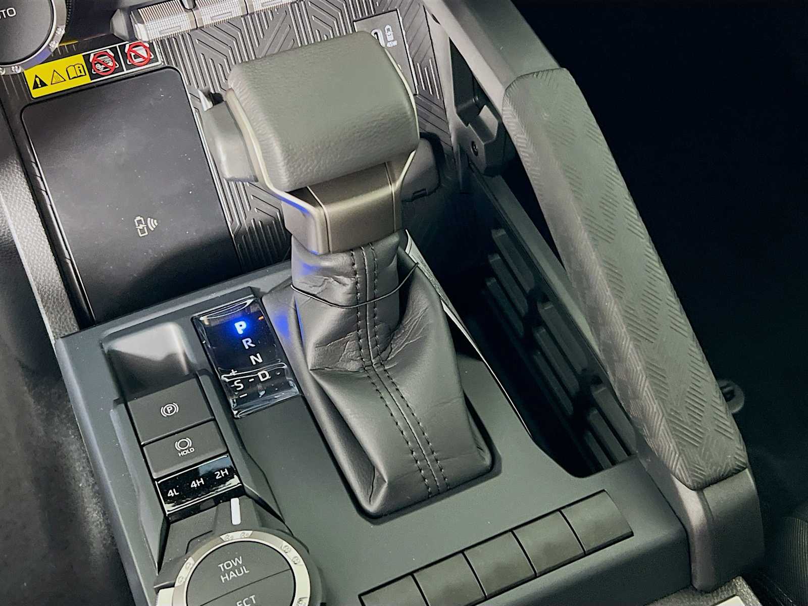 2025 Toyota Tacoma SR5 - Photo 11