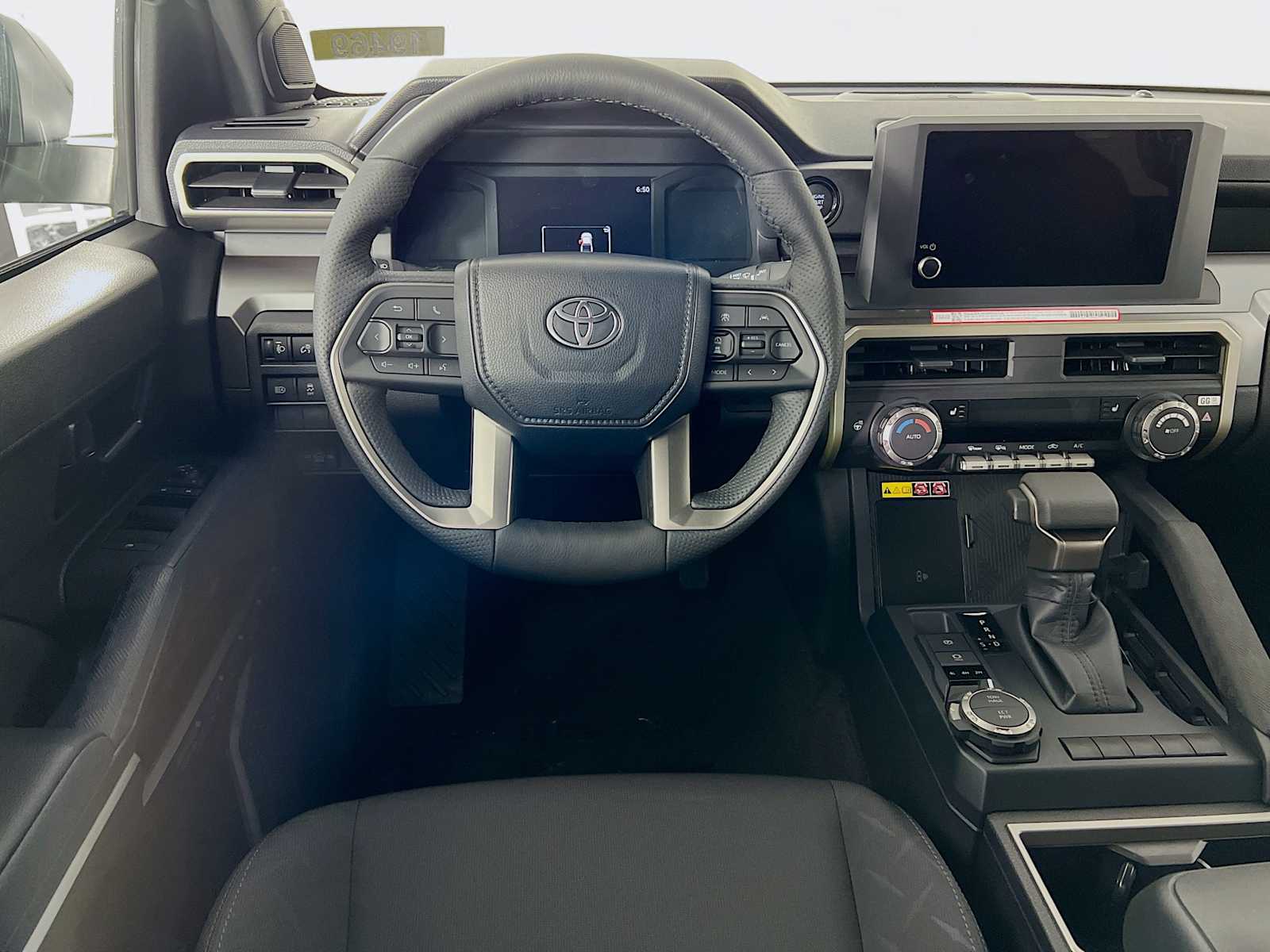 2025 Toyota Tacoma SR5 - Photo 14