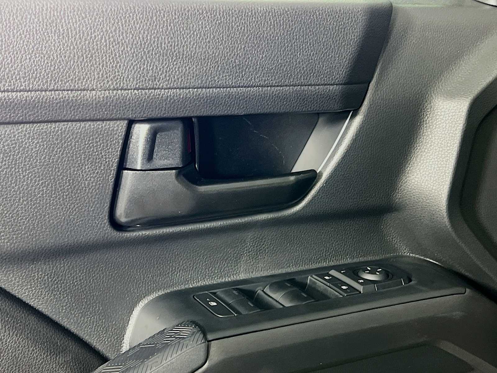 2025 Toyota Tacoma SR5 - Photo 15