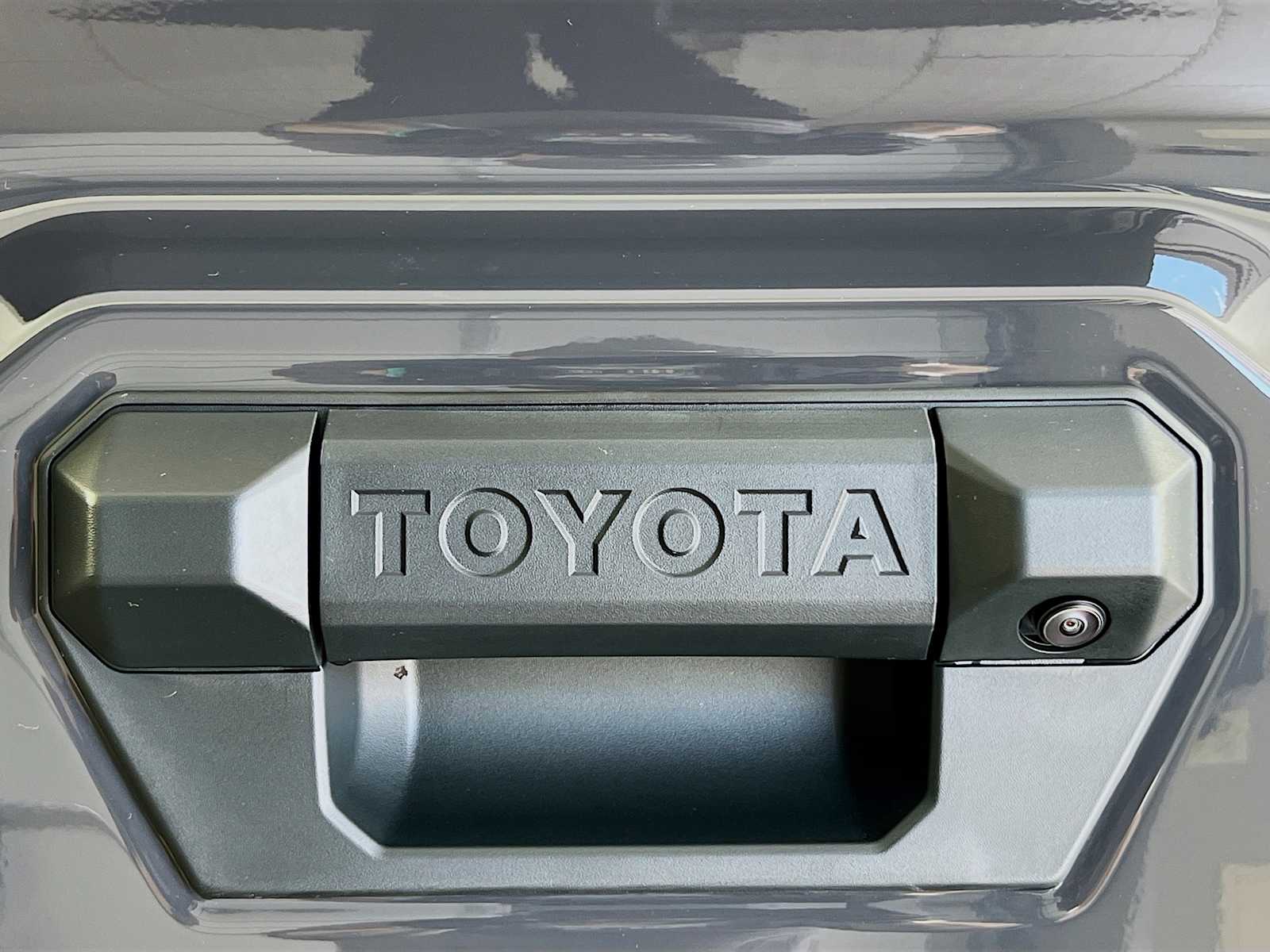 2025 Toyota Tacoma SR5 - Photo 17