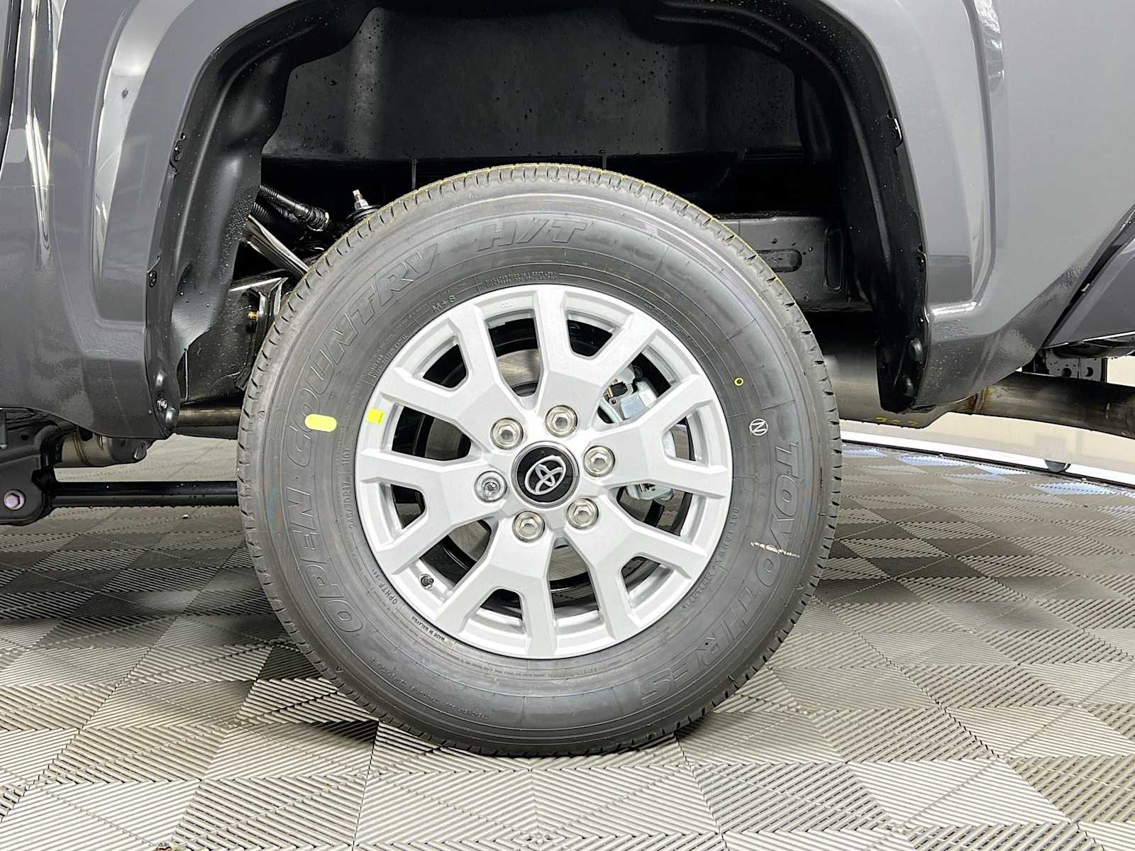 2025 Toyota Tacoma SR5 - Photo 18