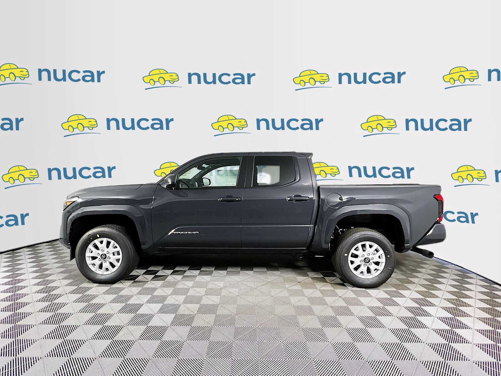 2025 Toyota Tacoma SR5 - Photo 3