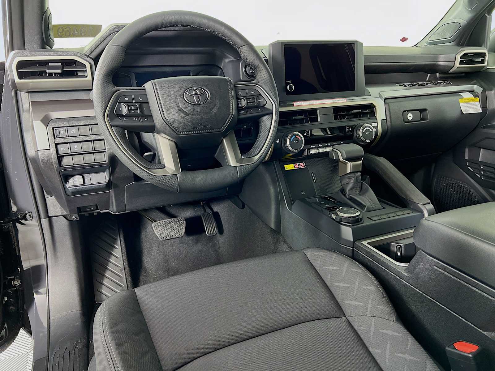 2025 Toyota Tacoma SR5 - Photo 6