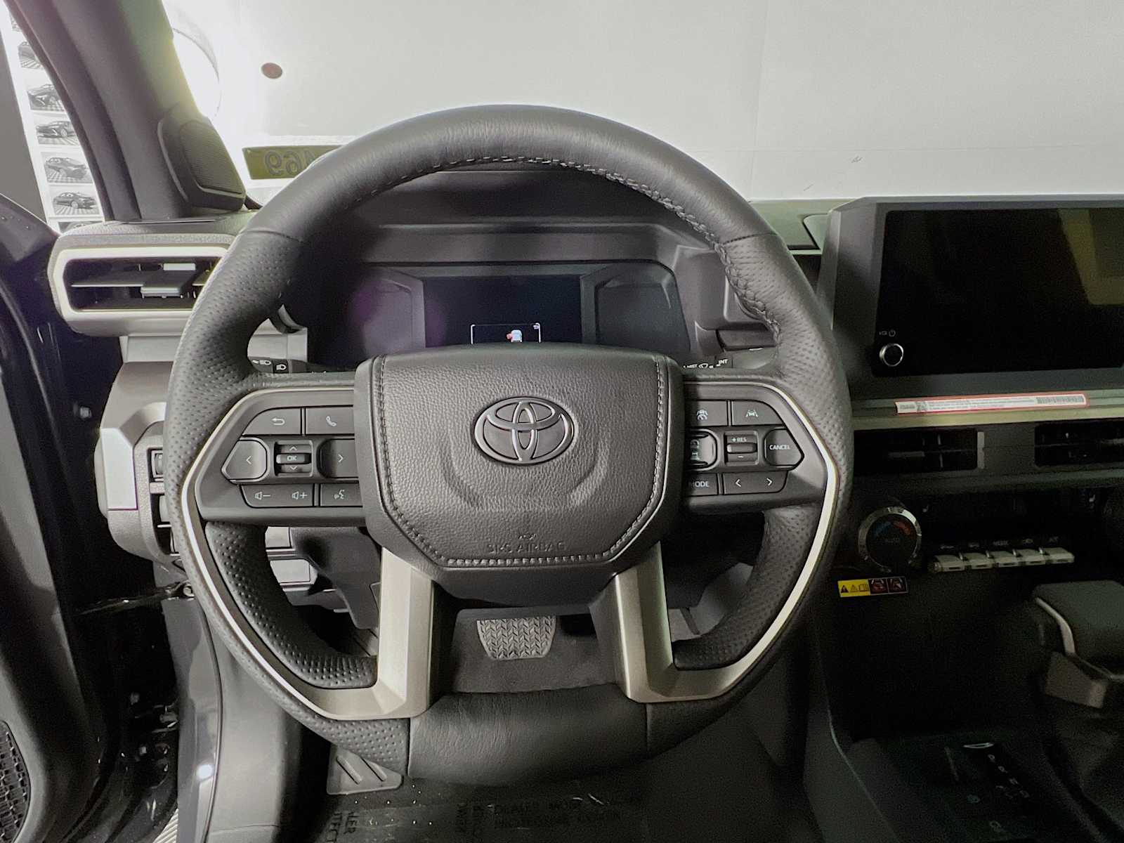 2025 Toyota Tacoma SR5 - Photo 7