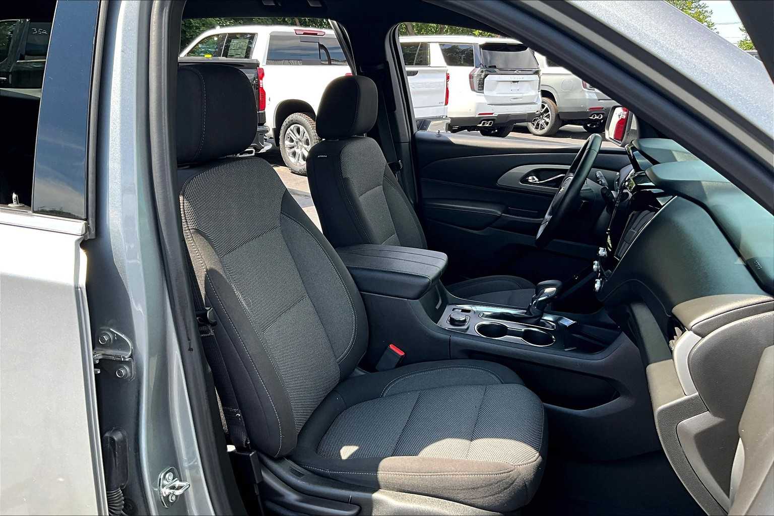 2023 Chevrolet Traverse LT Cloth - Photo 11