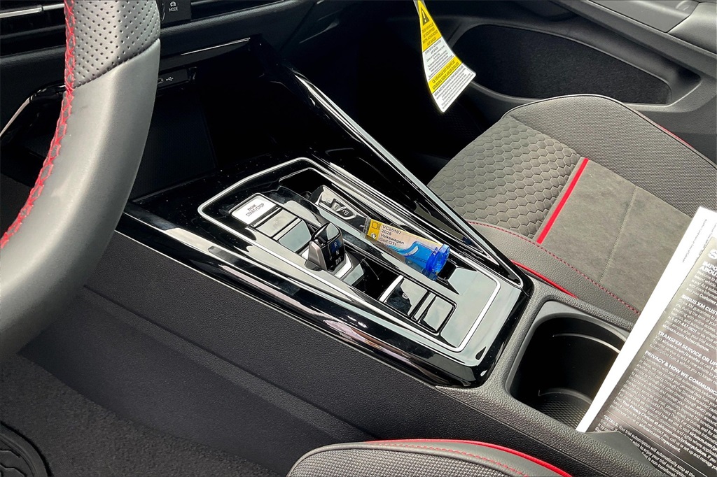 2025 Volkswagen Golf GTI 2.0T SE - Photo 14
