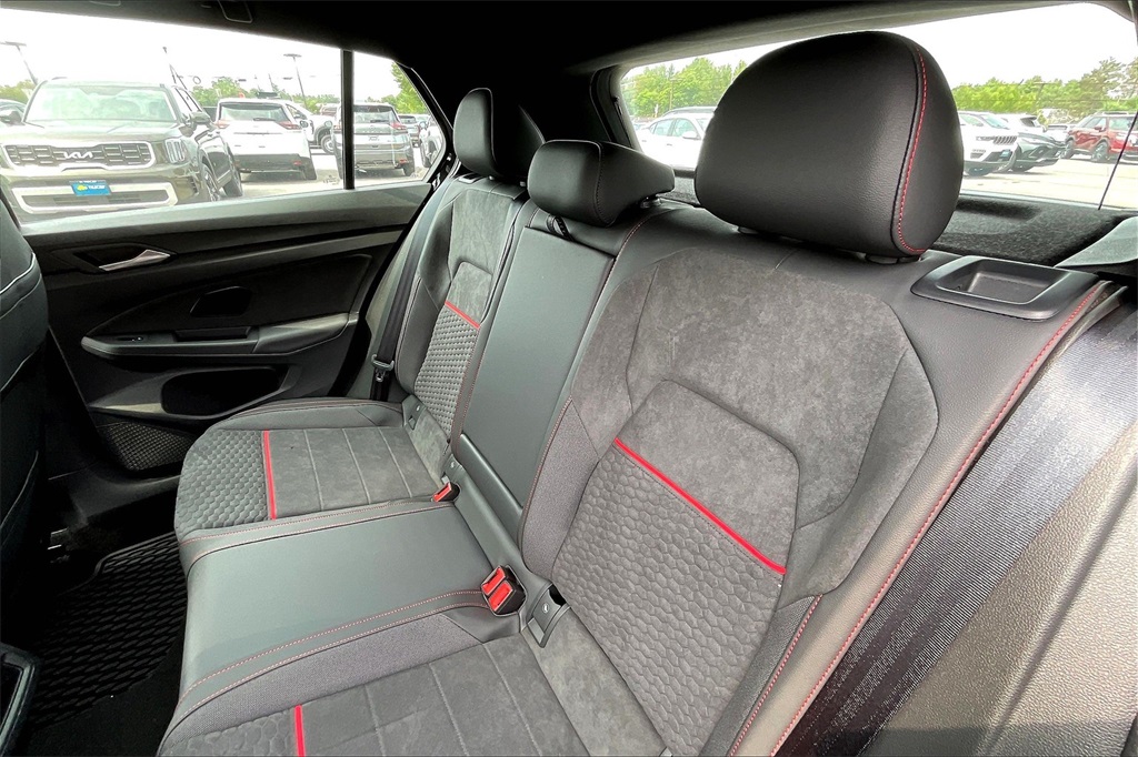 2025 Volkswagen Golf GTI 2.0T SE - Photo 15