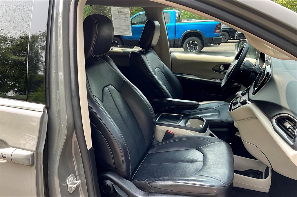 2022 Chrysler Pacifica Touring L - Photo 11