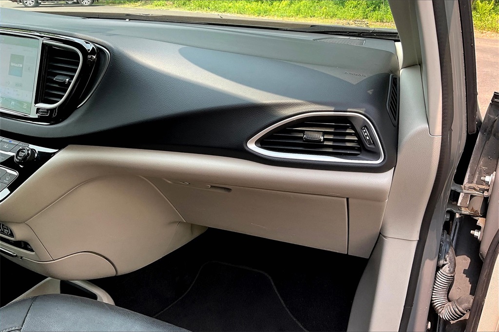 2022 Chrysler Pacifica Touring L - Photo 13