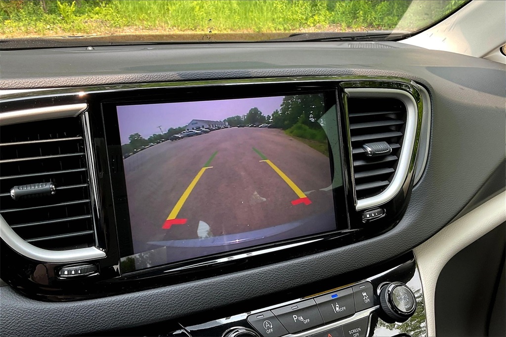 2022 Chrysler Pacifica Touring L - Photo 16