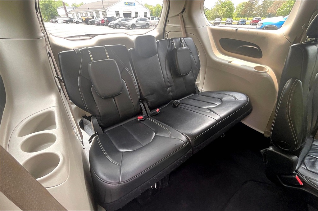 2022 Chrysler Pacifica Touring L - Photo 17