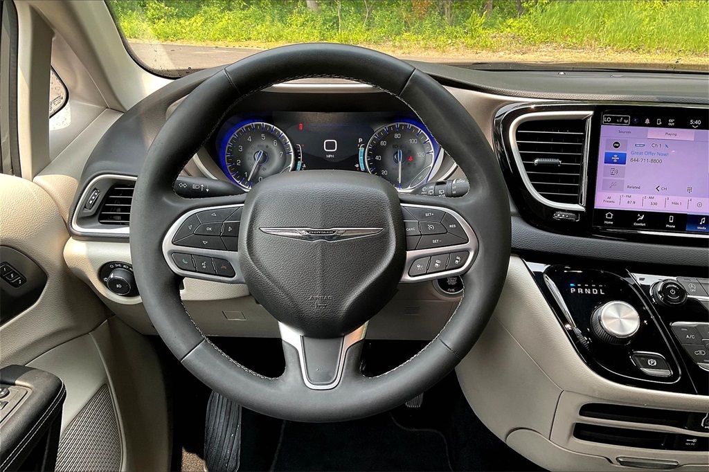 2022 Chrysler Pacifica Touring L - Photo 18