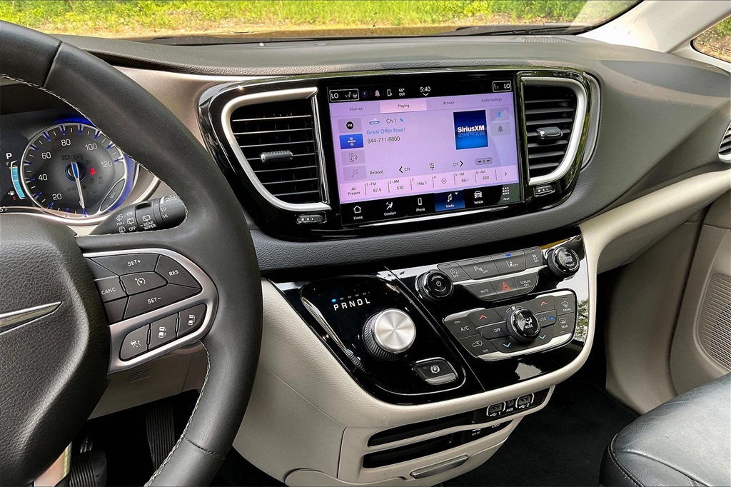 2022 Chrysler Pacifica Touring L - Photo 19