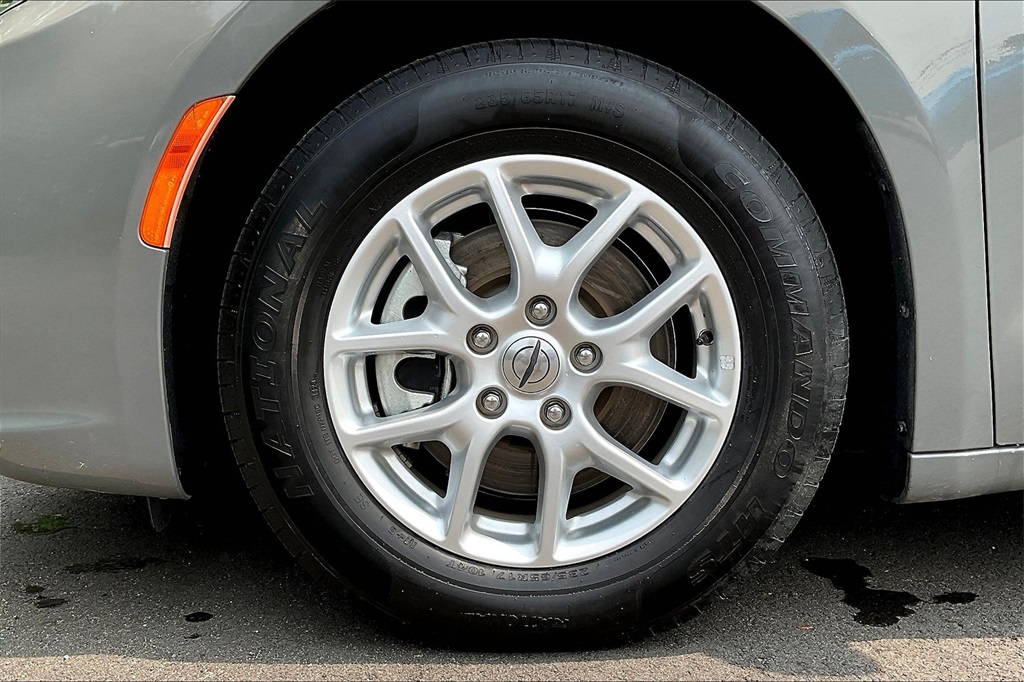 2022 Chrysler Pacifica Touring L - Photo 23