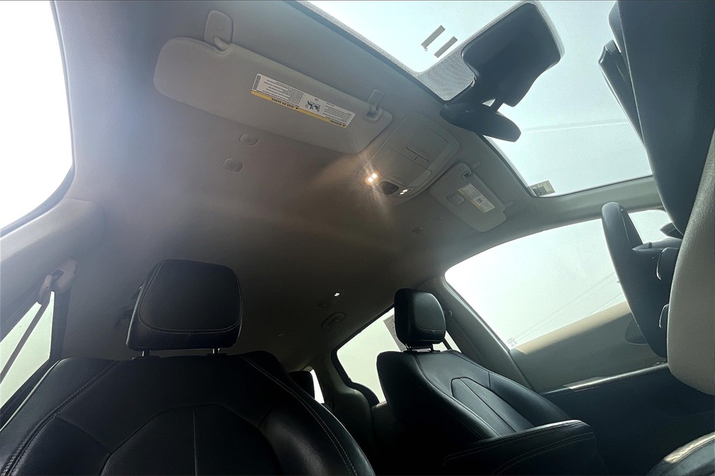 2022 Chrysler Pacifica Touring L - Photo 7