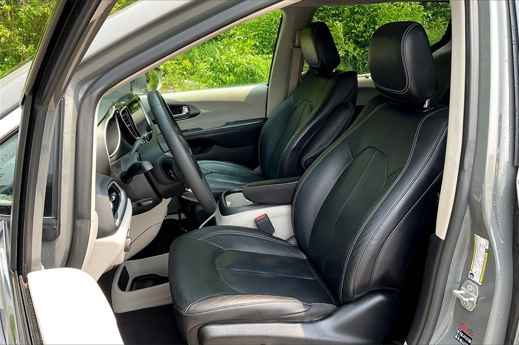2022 Chrysler Pacifica Touring L - Photo 10