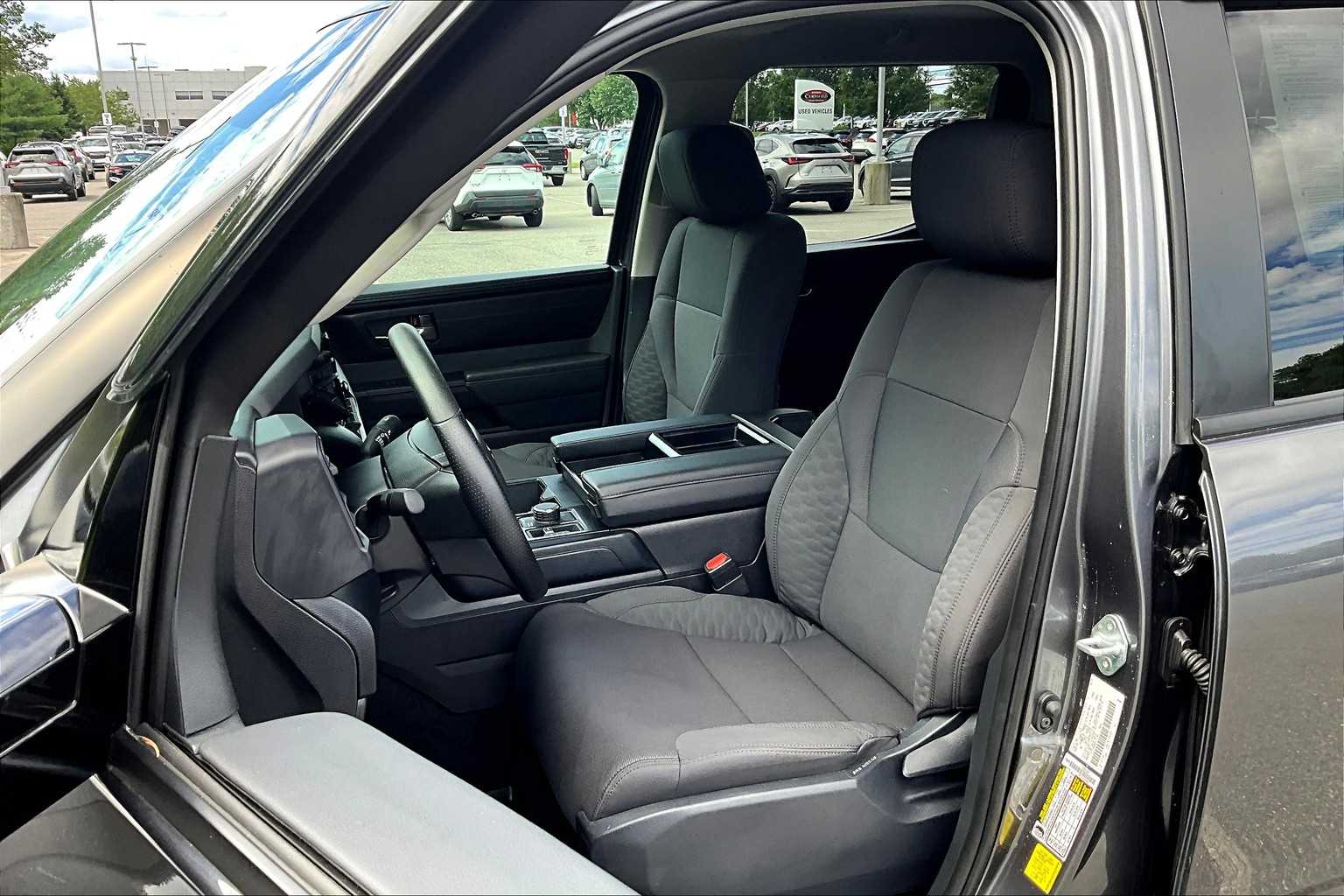 2024 Toyota Tundra SR5 - Photo 10