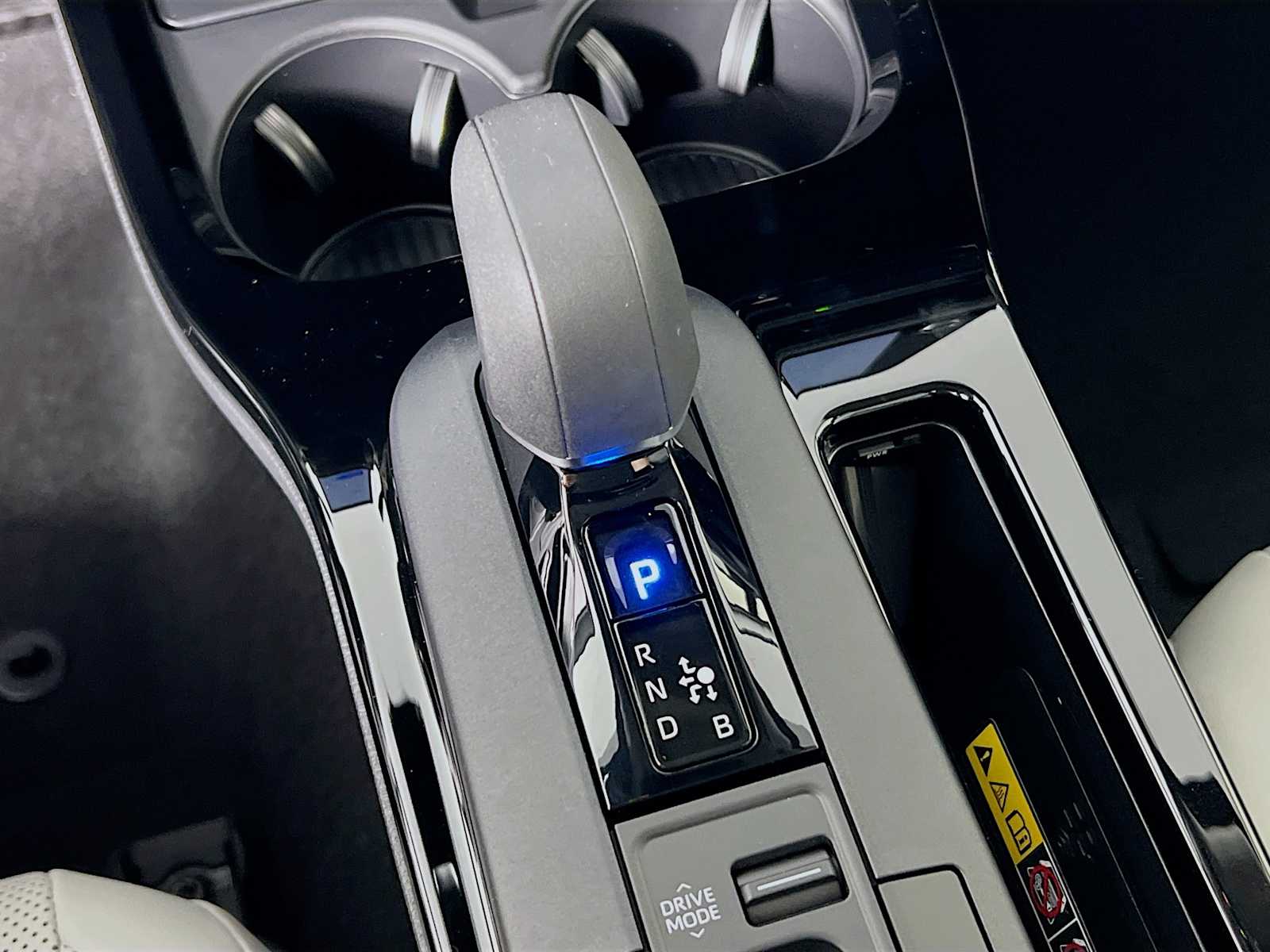 2025 Toyota Prius XLE - Photo 11