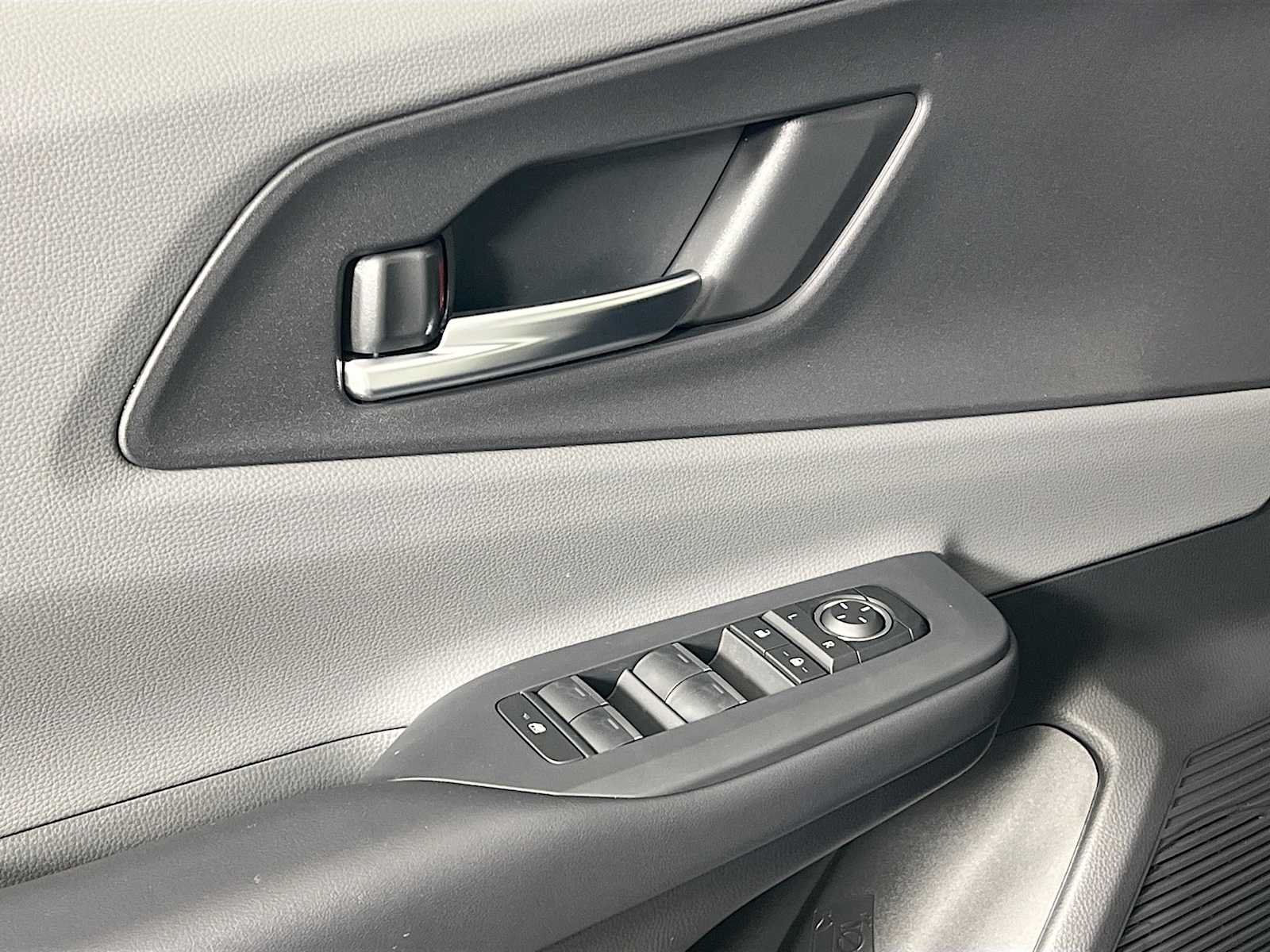 2025 Toyota Prius XLE - Photo 15