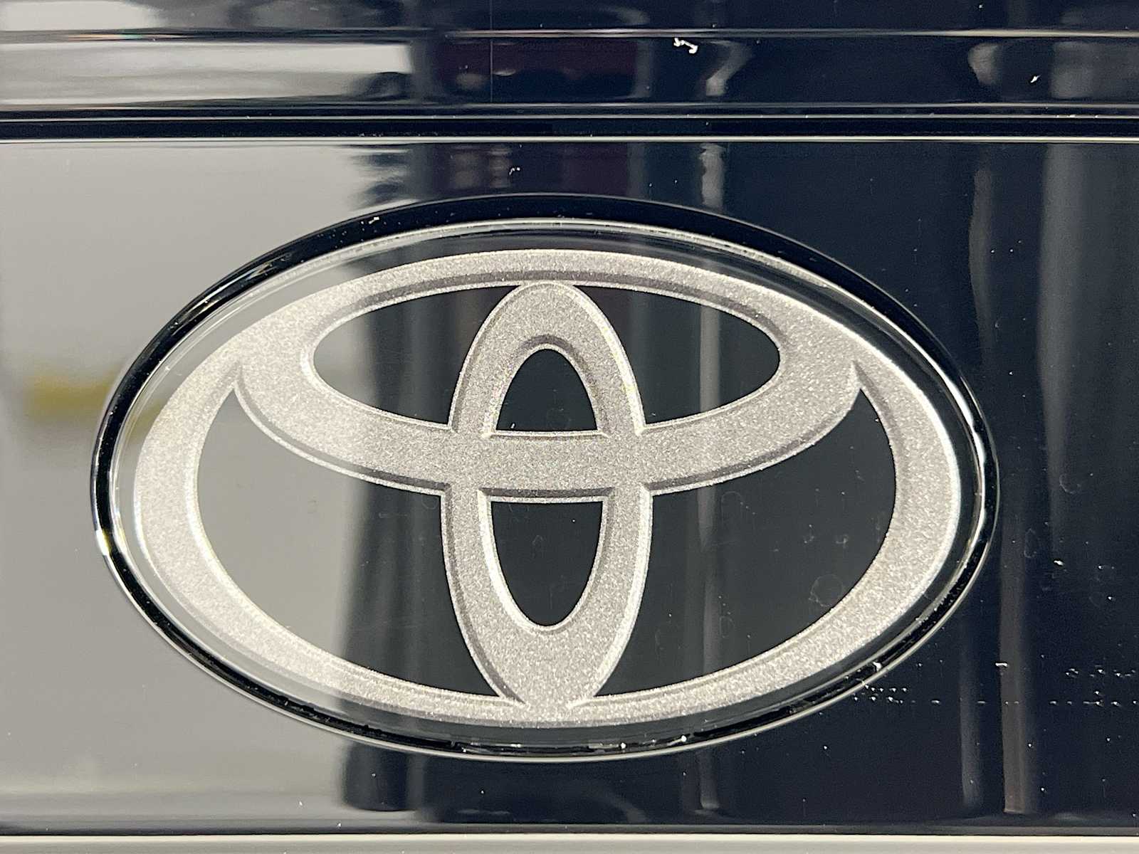 2025 Toyota Prius XLE - Photo 17