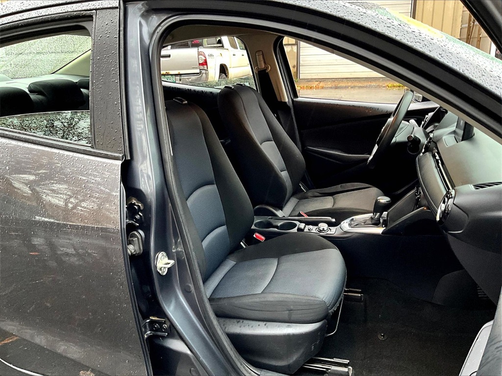 2019 Toyota Yaris L - Photo 11