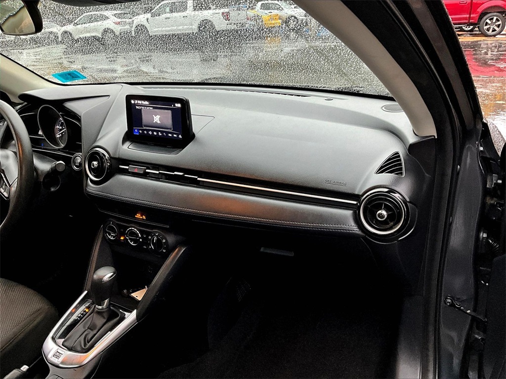 2019 Toyota Yaris L - Photo 13