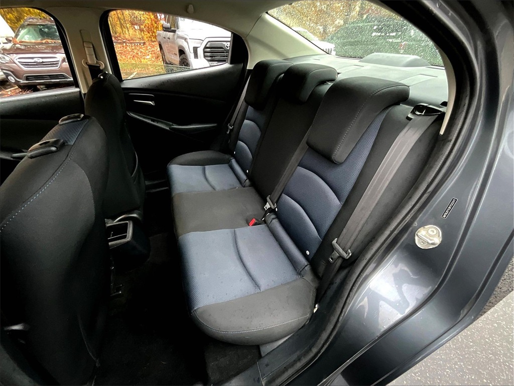 2019 Toyota Yaris L - Photo 15