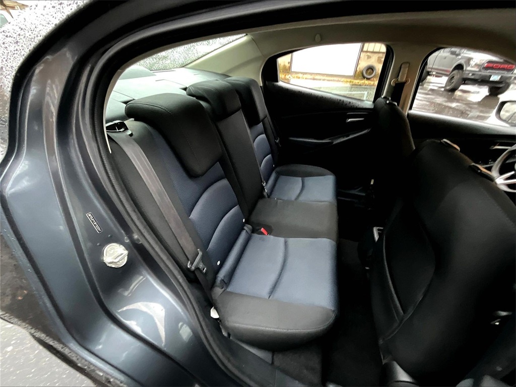2019 Toyota Yaris L - Photo 16