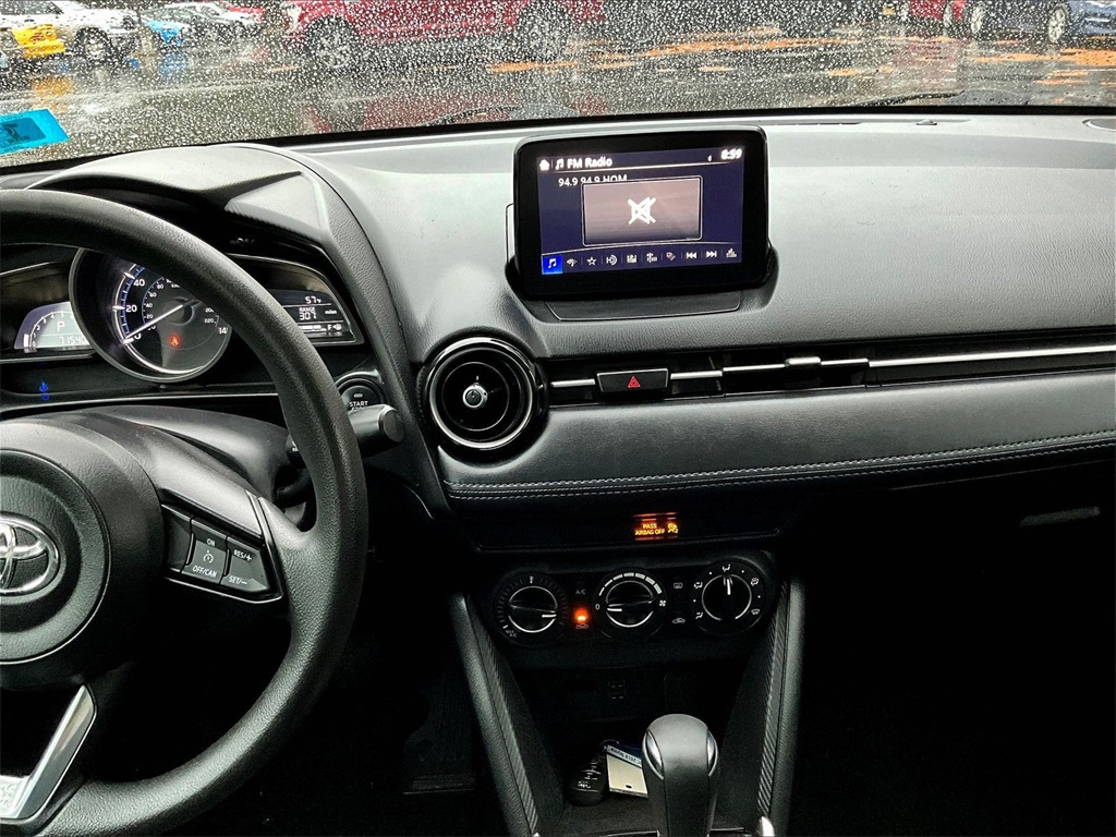 2019 Toyota Yaris L - Photo 18