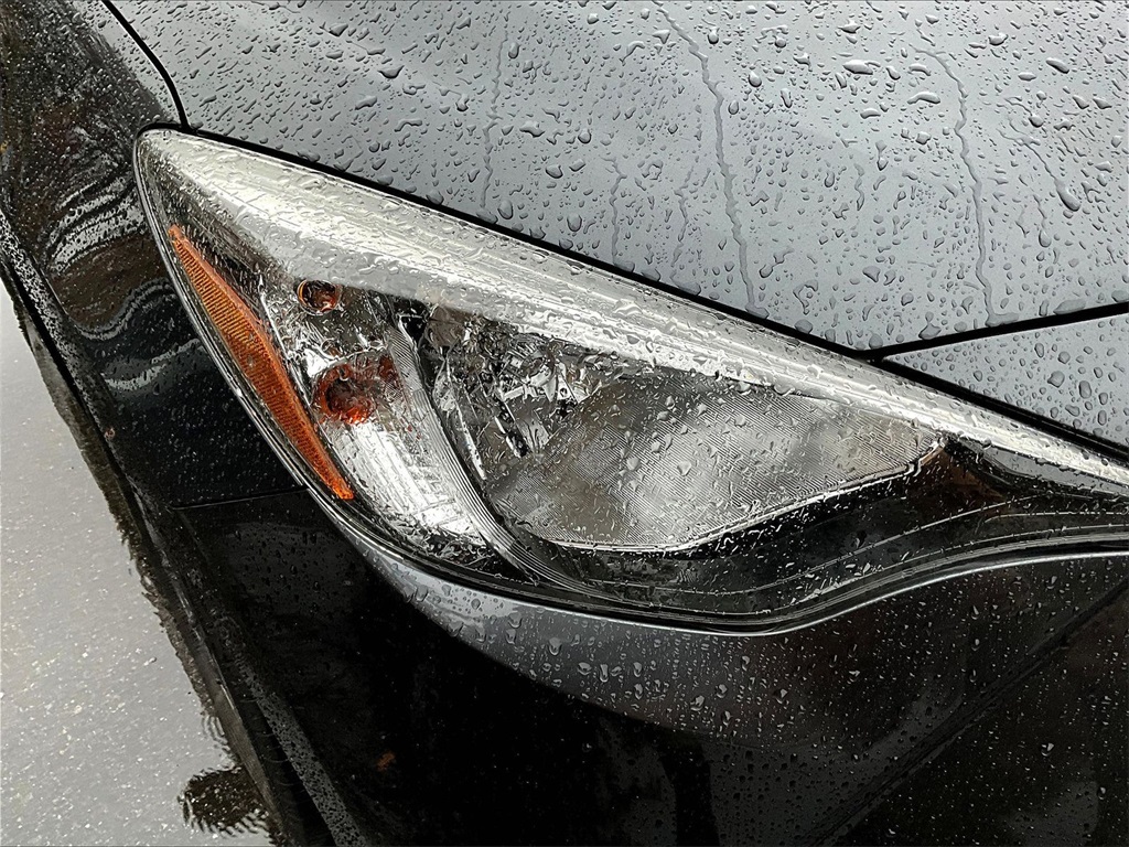2019 Toyota Yaris L - Photo 32