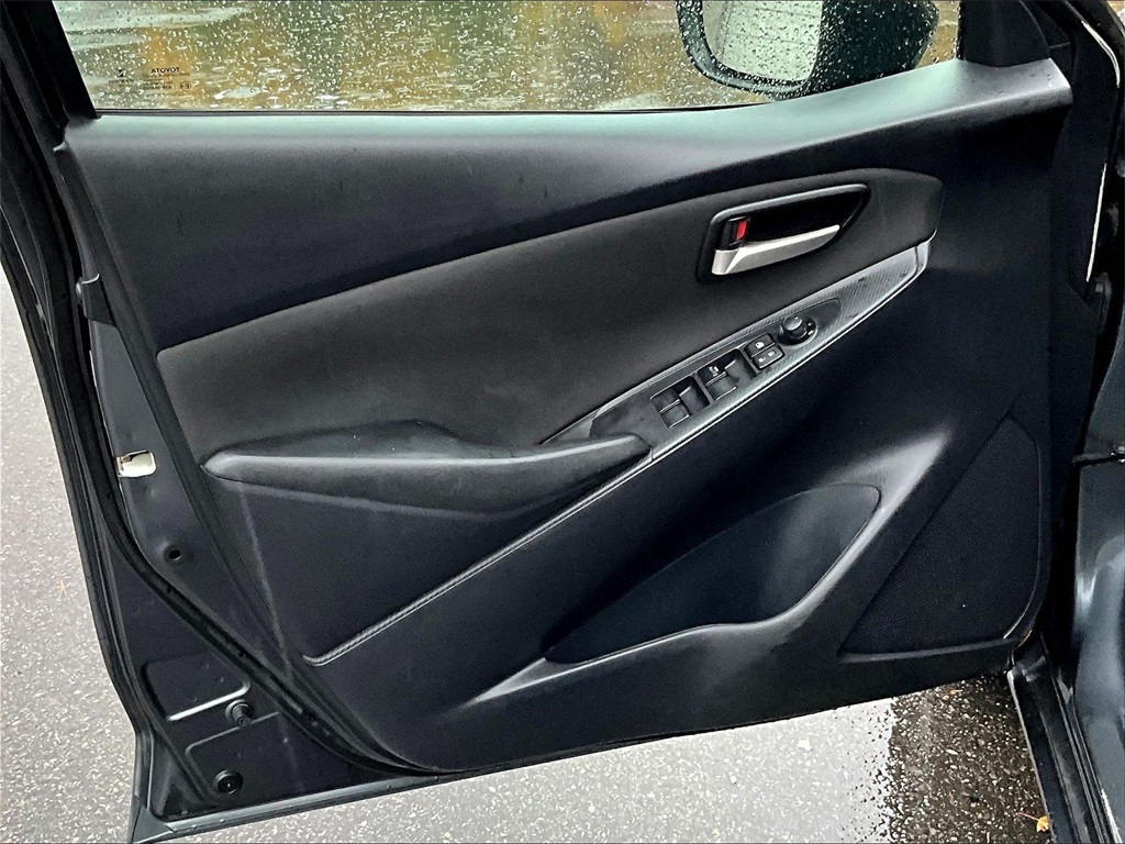 2019 Toyota Yaris L - Photo 9