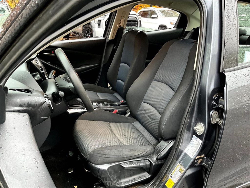 2019 Toyota Yaris L - Photo 10