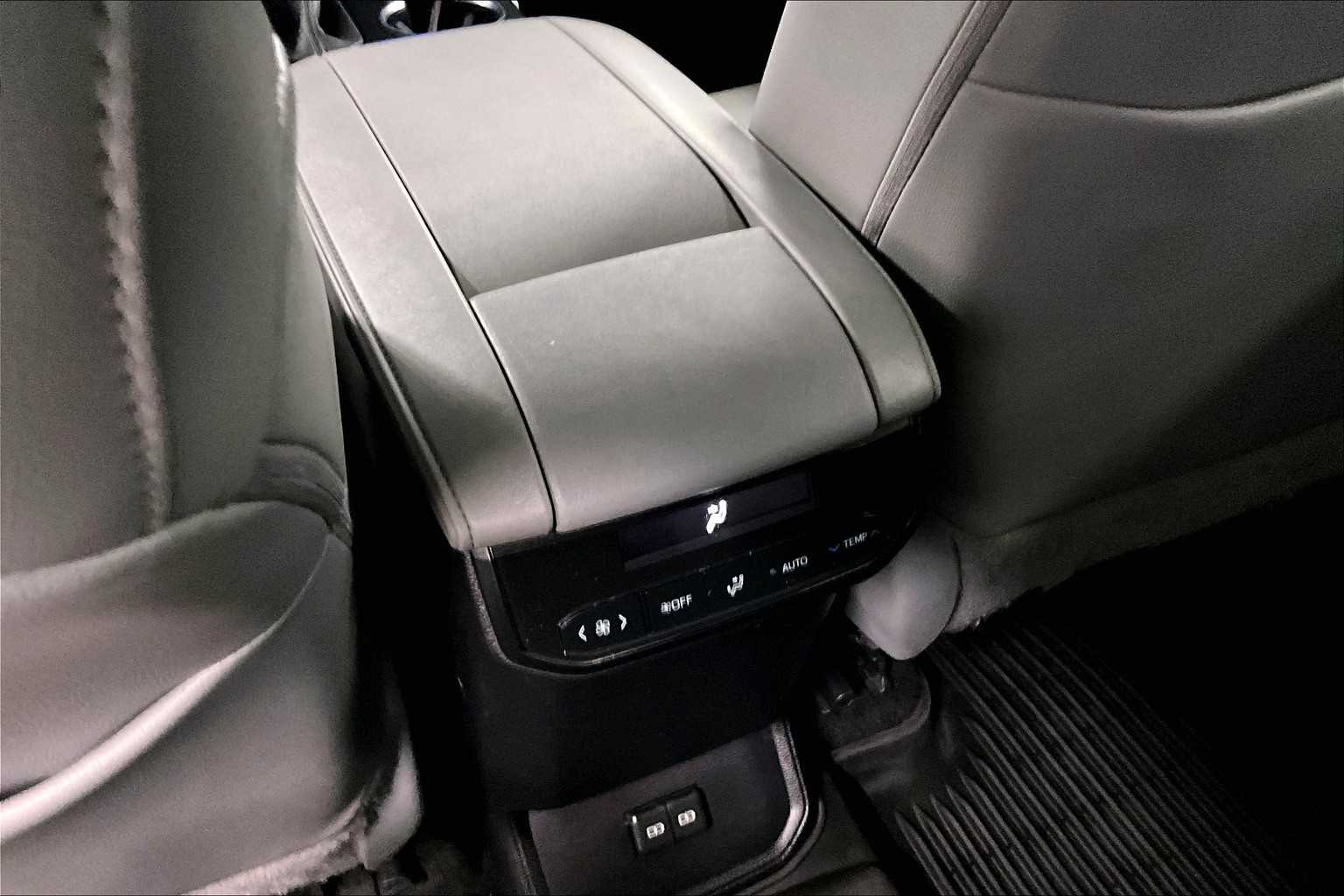 2024 Toyota Highlander XLE - Photo 29