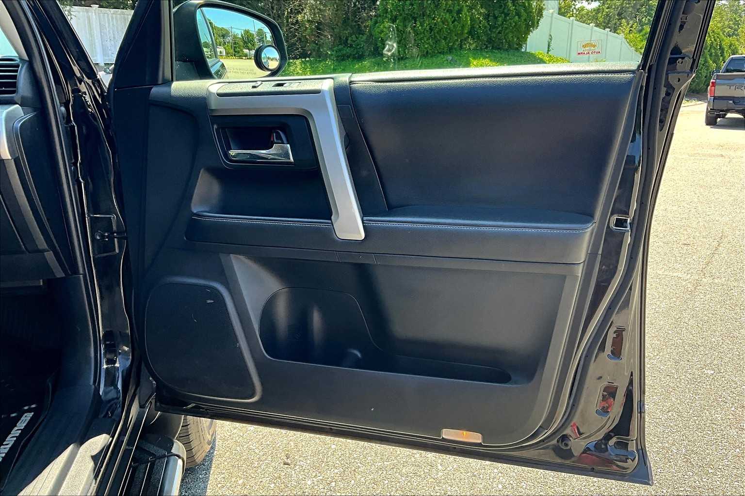 2019 Toyota 4Runner SR5 - Photo 12