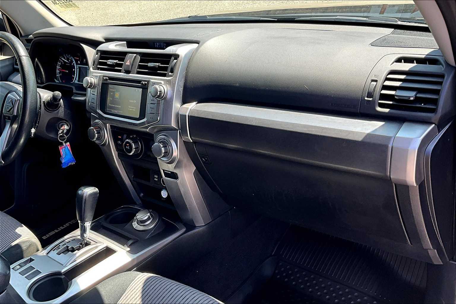 2019 Toyota 4Runner SR5 - Photo 14