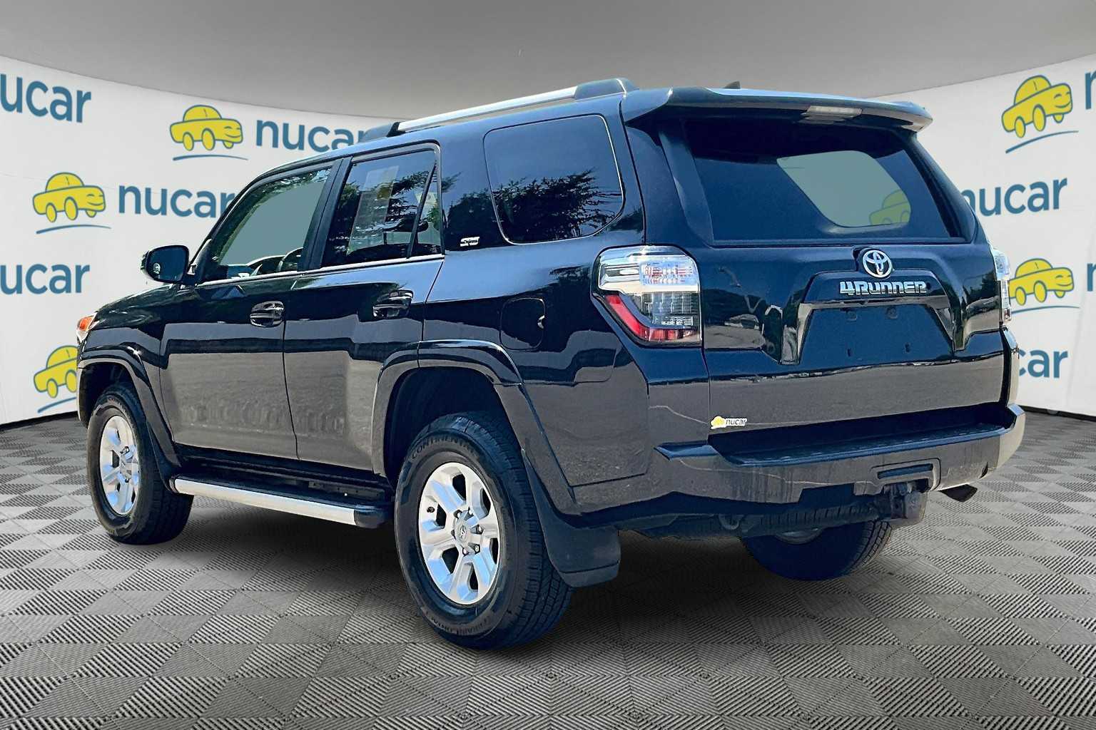2019 Toyota 4Runner SR5 - Photo 4